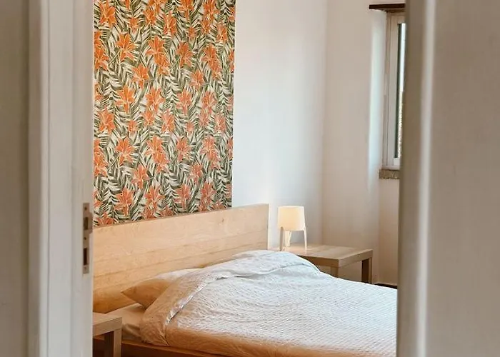 Carcavelos Surf Hostel Beach